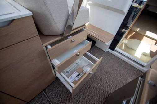 Quarken 35 Cabin image