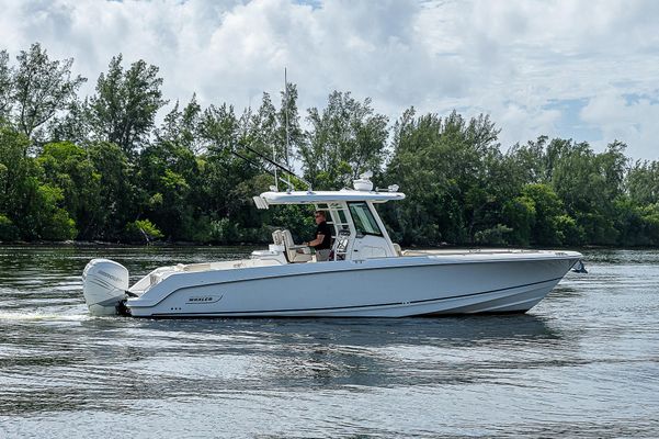 Boston Whaler 330 Outrage - main image