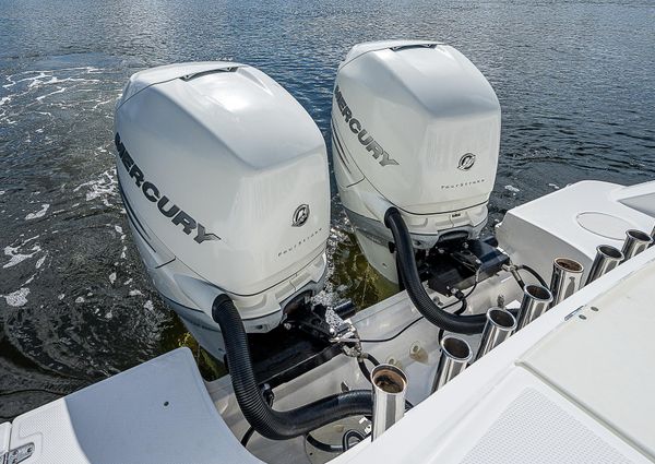 Boston Whaler 330 Outrage image