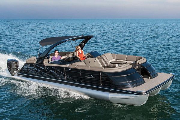 Bennington Q 30 Wide Beam Fastback - main image