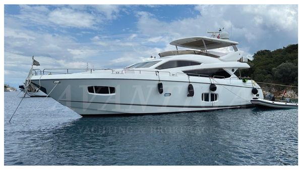 Sunseeker 80 Yacht image