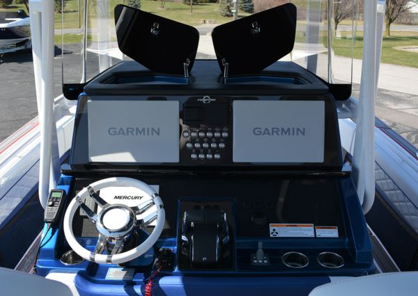 Fountain 34 Center Console image