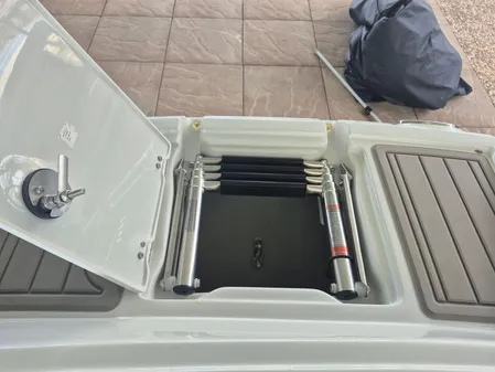 Crownline Eclipse E255 image