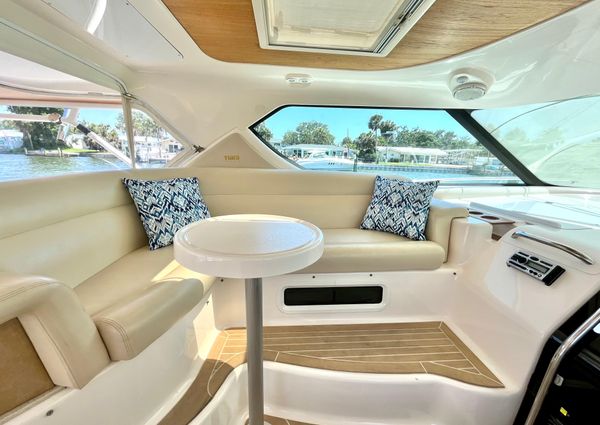 Tiara Yachts 4300 Sovran image