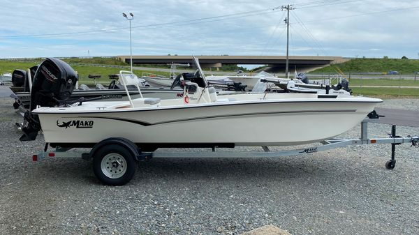 Mako Pro Skiff 17 CC
