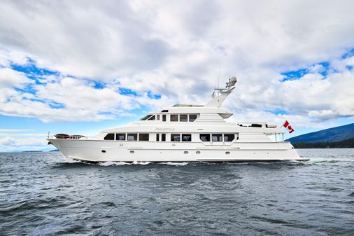 Hatteras Tri-Deck Motoryacht image