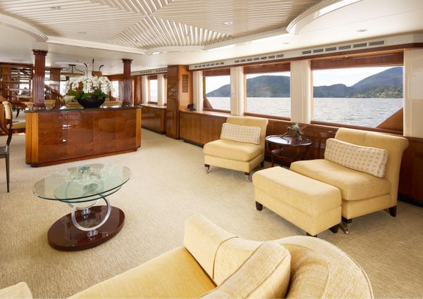 Hatteras Tri-Deck Motoryacht image