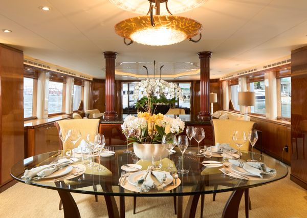 Hatteras Tri-Deck Motoryacht image