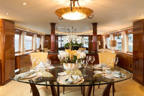 Hatteras Tri-Deck Motoryacht image