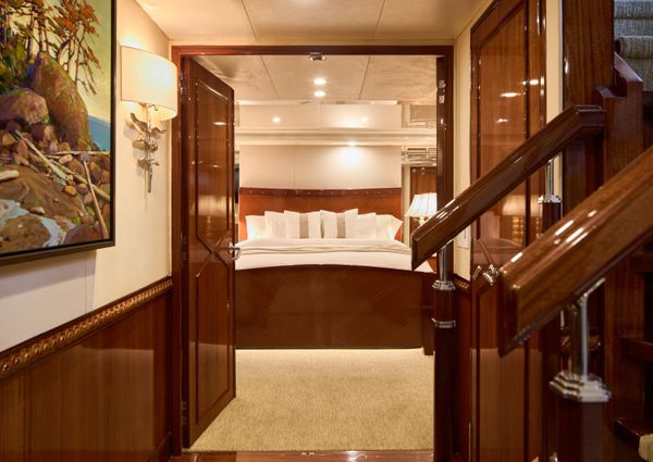 Hatteras Tri-Deck Motoryacht image