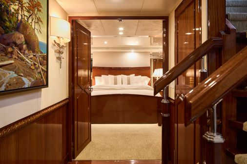 Hatteras Tri-Deck Motoryacht image