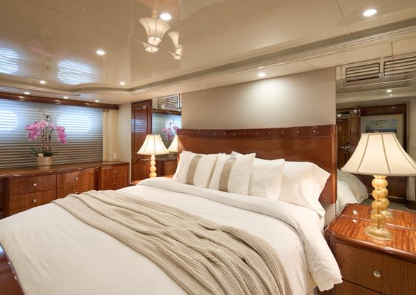 Hatteras Tri-Deck Motoryacht image