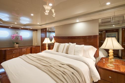 Hatteras Tri-Deck Motoryacht image