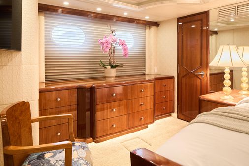 Hatteras Tri-Deck Motoryacht image