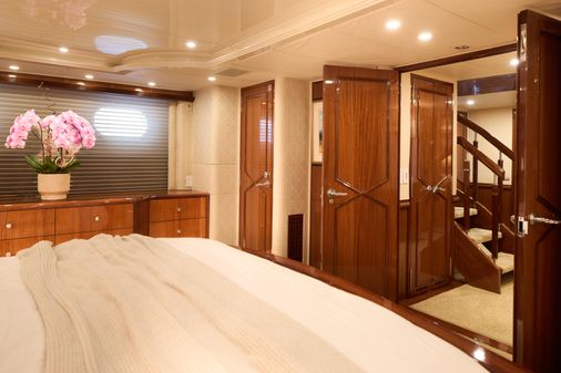 Hatteras Tri-Deck Motoryacht image