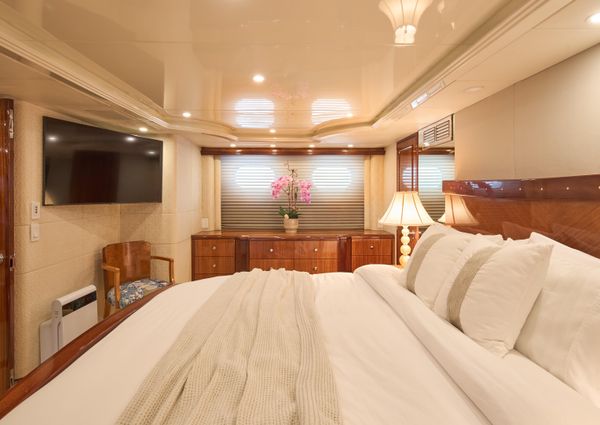 Hatteras Tri-Deck Motoryacht image