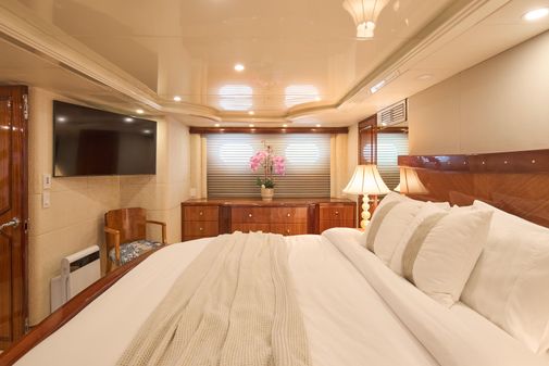 Hatteras Tri-Deck Motoryacht image