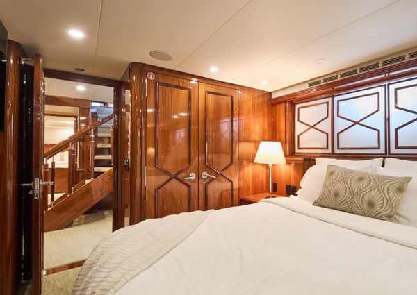 Hatteras Tri-Deck Motoryacht image