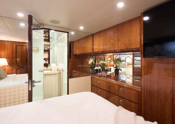 Hatteras Tri-Deck Motoryacht image