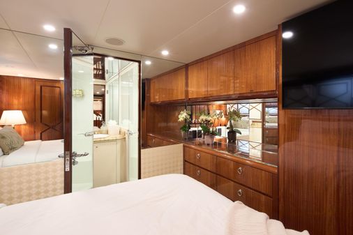 Hatteras Tri-Deck Motoryacht image