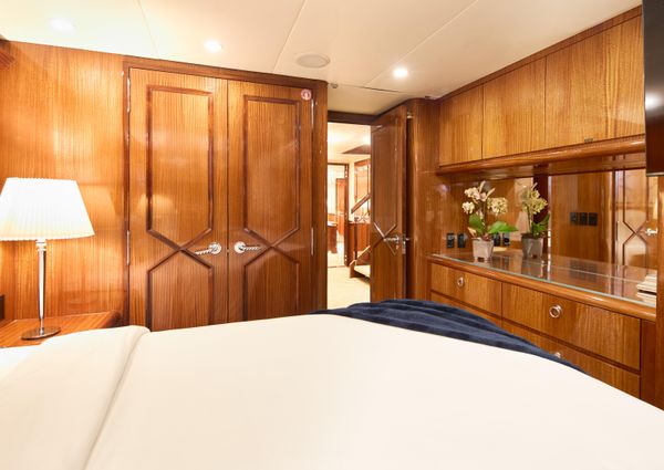 Hatteras Tri-Deck Motoryacht image