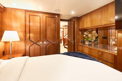 Hatteras Tri-Deck Motoryacht image