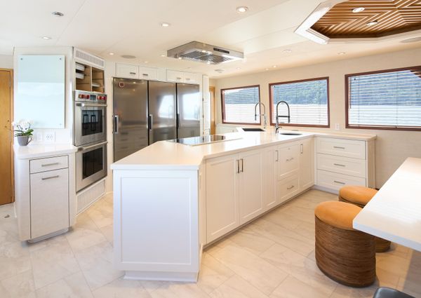 Hatteras Tri-Deck Motoryacht image