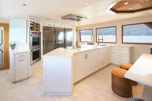 Hatteras Tri-Deck Motoryacht image