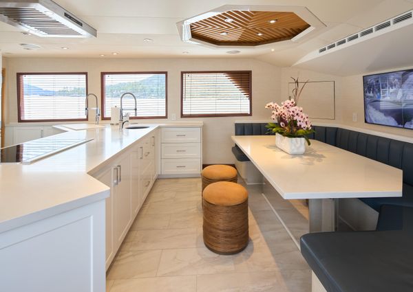 Hatteras Tri-Deck Motoryacht image