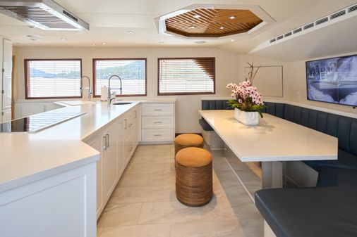 Hatteras Tri-Deck Motoryacht image