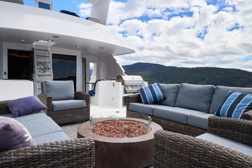 Hatteras Tri-Deck Motoryacht image