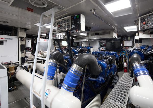 Hatteras Tri-Deck Motoryacht image