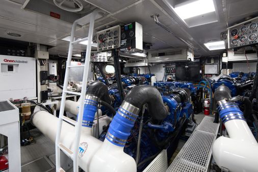 Hatteras Tri-Deck Motoryacht image