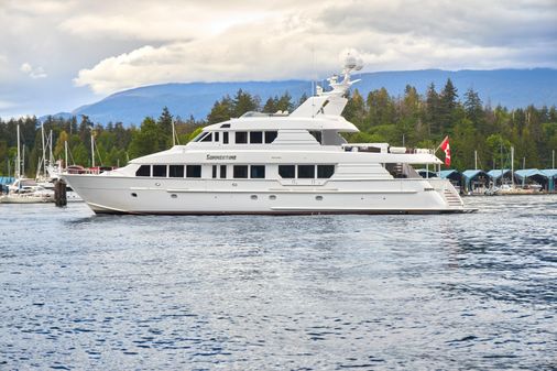 Hatteras Tri-Deck Motoryacht image