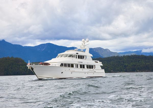 Hatteras Tri-Deck Motoryacht image