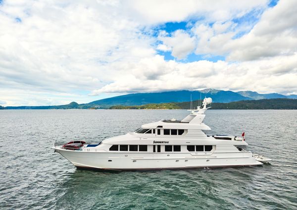 Hatteras Tri-Deck Motoryacht image