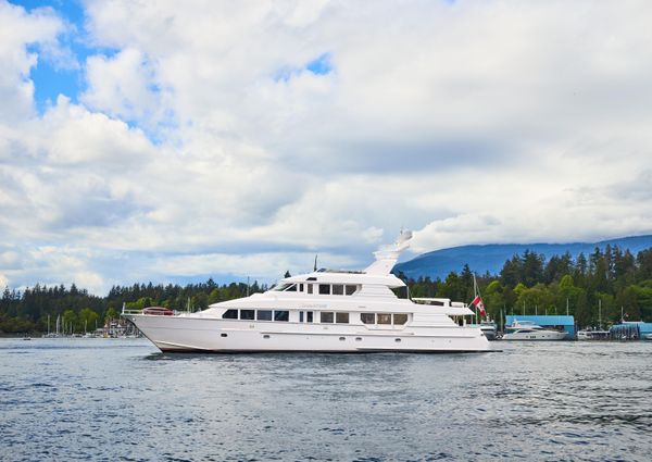 Hatteras Tri-Deck Motoryacht image