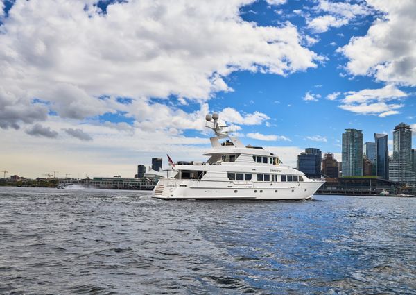 Hatteras Tri-Deck Motoryacht image