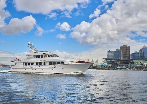 Hatteras Tri-Deck Motoryacht image