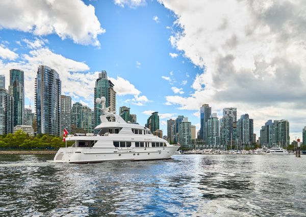 Hatteras Tri-Deck Motoryacht image