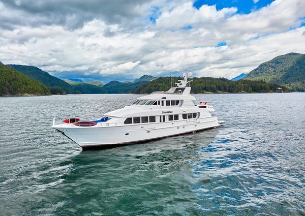 Hatteras Tri-Deck Motoryacht image