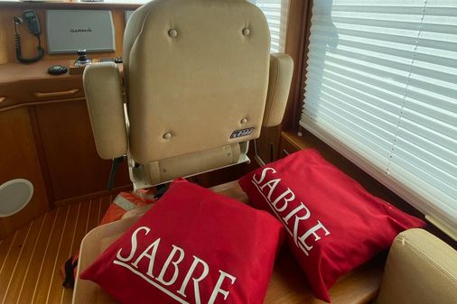 Sabre 48 Salon Express image