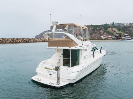 Sea Ray 400 Sedan Bridge image