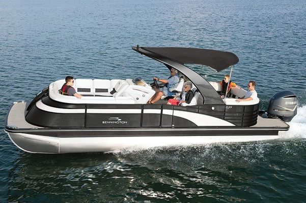 Bennington Q 25 Stern Radius Sport Arch - main image