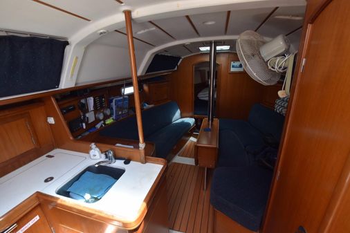 Beneteau Oceanis 331 image