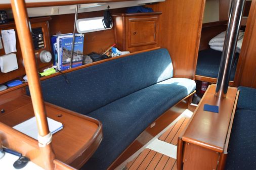 Beneteau Oceanis 331 image