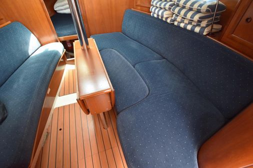 Beneteau Oceanis 331 image