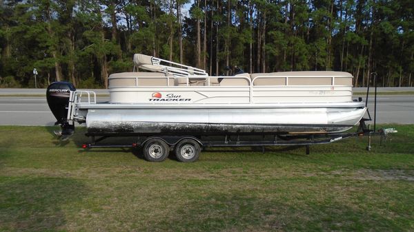 Tracker 24 Barge DLX