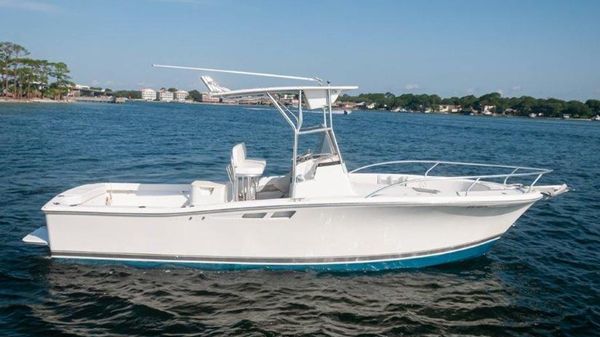 Luhrs 250 Center Console