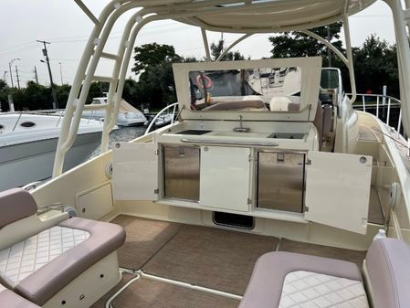 Chris-Craft 38 Launch image
